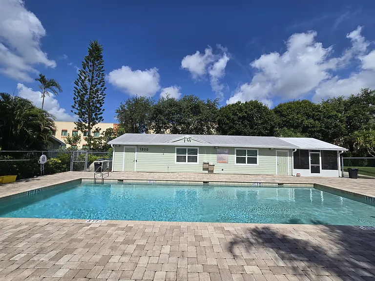 1530 Royal Forest Ct — Photo 37