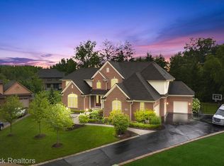 3220 Legacy Ct, West Bloomfield, MI