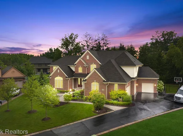3220 Legacy Ct, West Bloomfield, MI 48323