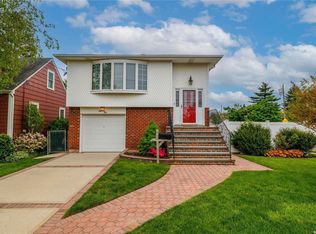 1850 Gregory Ave, Merrick, NY 11566