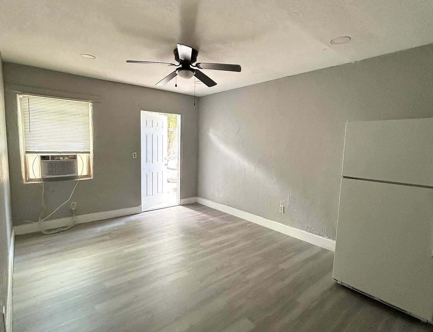 2 bed, 1.0 bath, 650 sqft, $1,000 — Photo 3