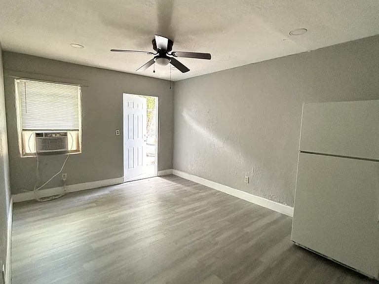 430 N Charles St #9 — Photo 3