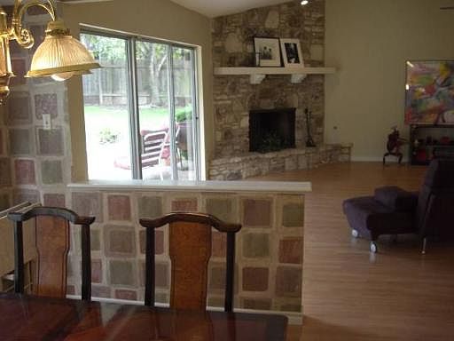 4th image of 2319 OAK TRACE