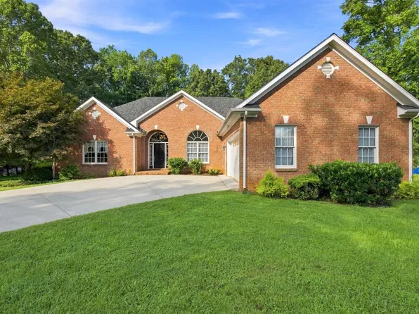 1012 Ivy Creek Dr, Forest, VA 24551