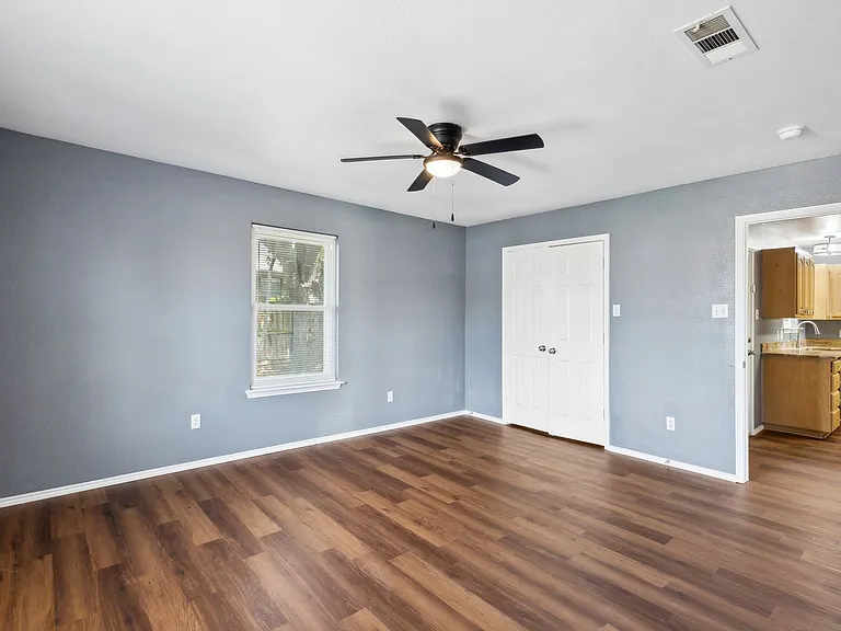 1502 Sharron Ct — Photo 3