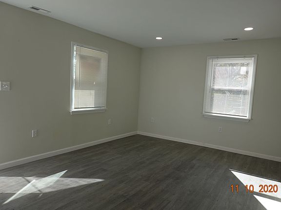 3rd image of 122 York Dr