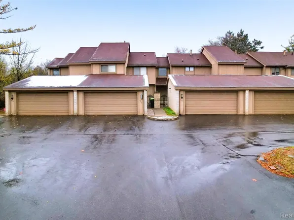 6265 Potomac Cir, West Bloomfield, MI 48322