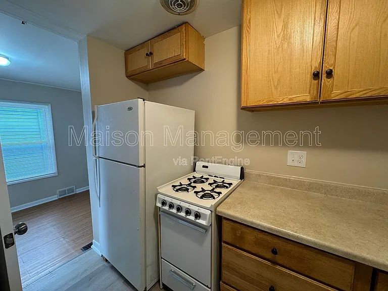 279 S Goodman St — Photo 8