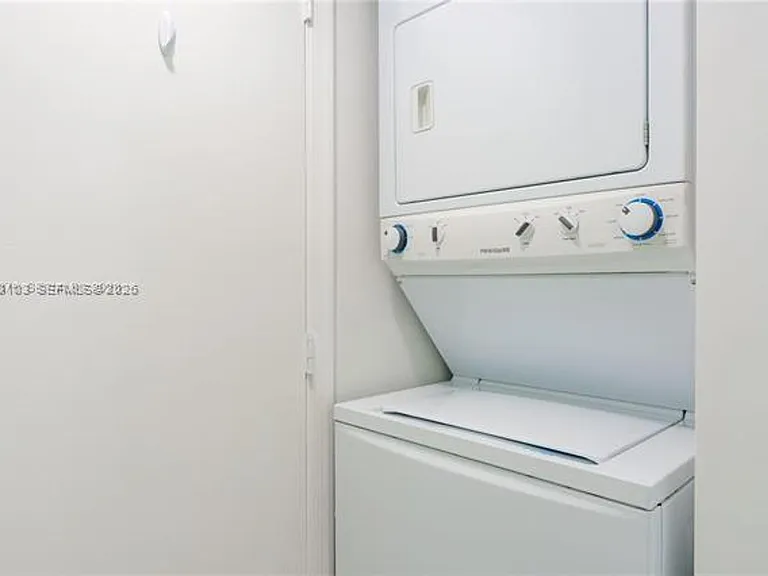 1750 N Bayshore Dr #2401 — Photo 25