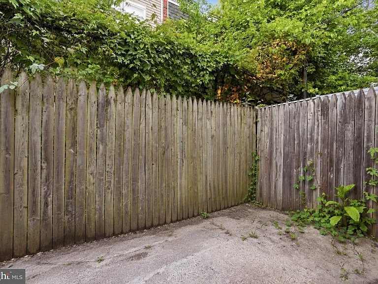 231 E Phil Ellena St — Photo 6