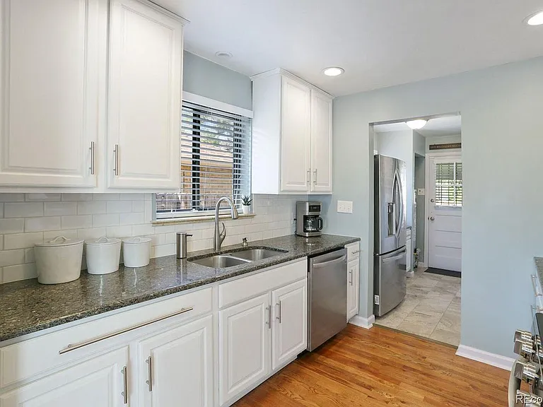 1223 Forest St — Photo 3