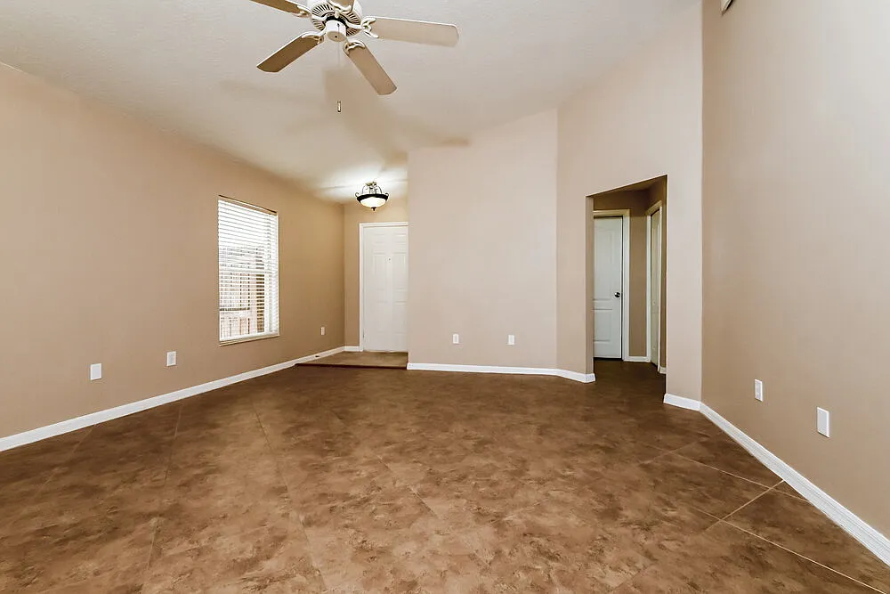 3 bed, 2.0 bath, 1275 sqft, $2,155 — Photo 4
