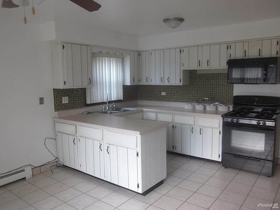 5th image of 372 Yates Ave APT 1