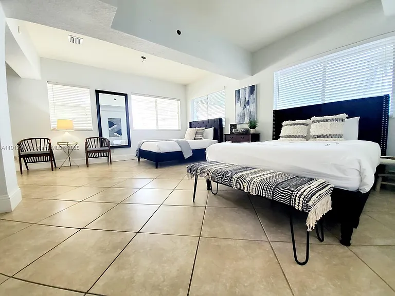 302 Balboa St — Photo 36