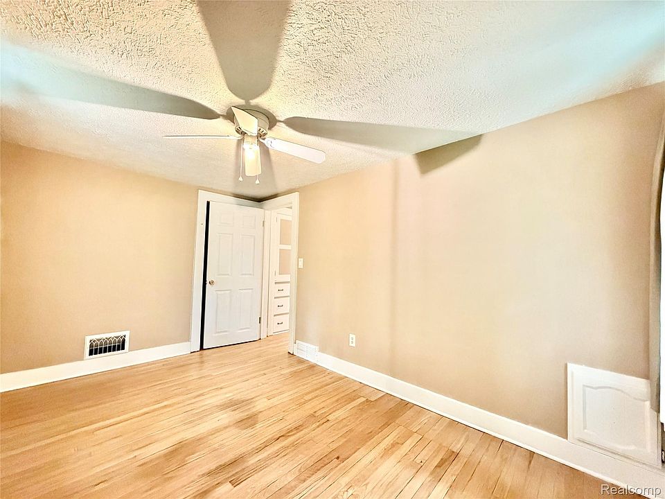 1331 W South Blvd, photo 25