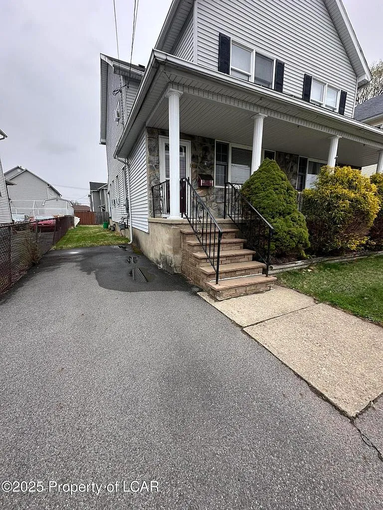 2 bed, 1300 sqft, $1,350 — Photo 2
