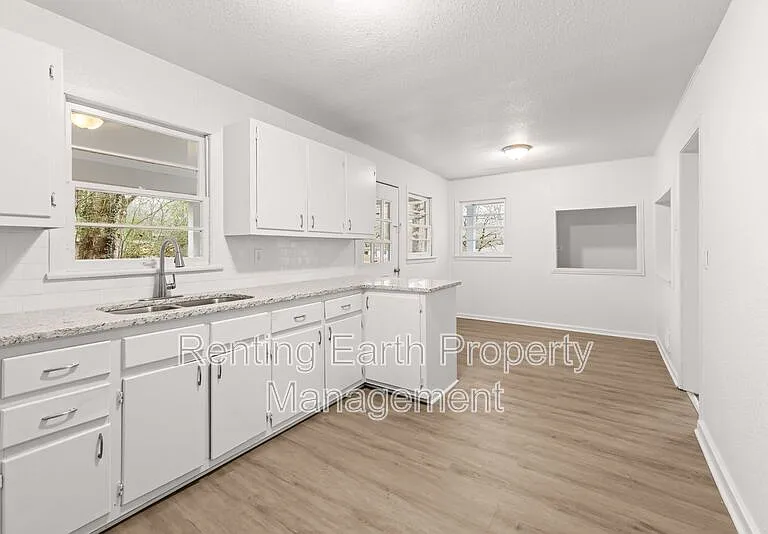 221 Lawson Rd — Photo 6