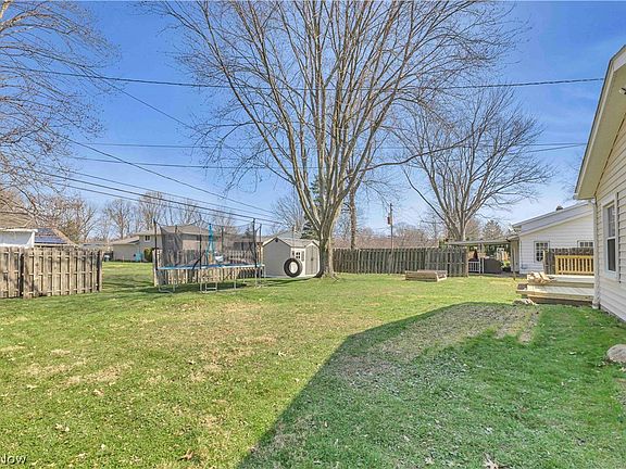 4th image of 26928 Fairfax Ln