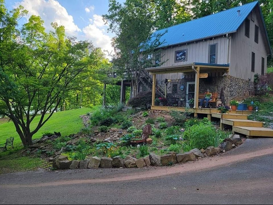 1st image of 814 Laurel Lake Cir