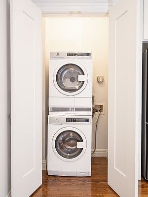 5th image of 156 W 72nd St #4