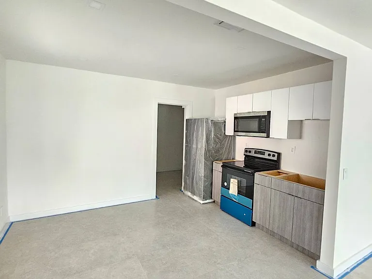 1601 NW 36th Ave #1 — Photo 3