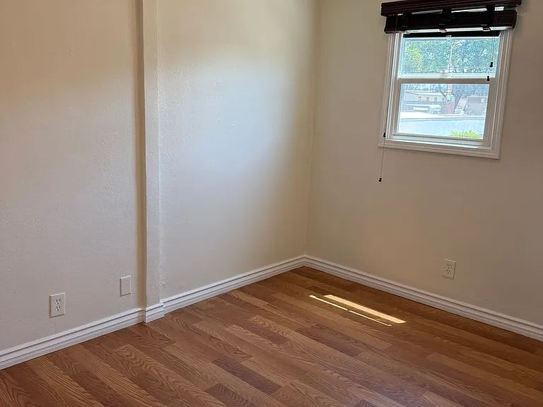2534 Cedar Ave — Photo 12