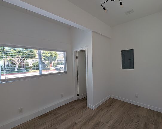 3rd image of 2626 Cloverfield Blvd #12