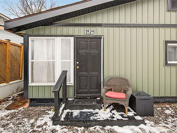 4th image of 3824 Roxborough Ave