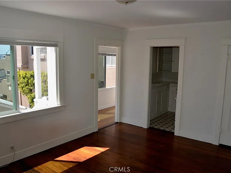 830 Monterey Blvd — Photo 4