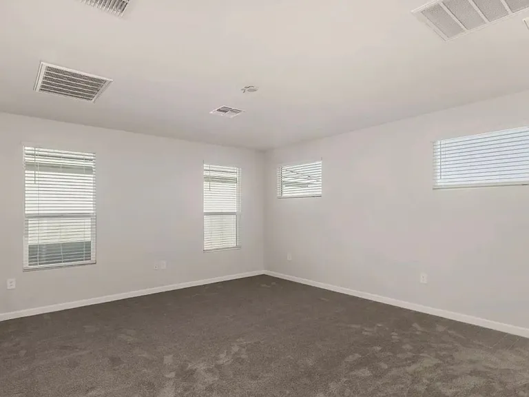 10250 W Adam Ave — Photo 4