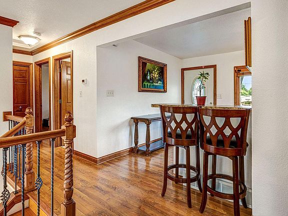 4th image of 1551 W Goldcrest AVENUE