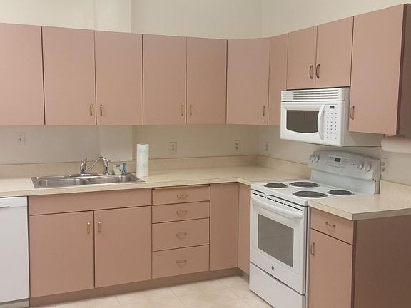 Large eat-in kitchen