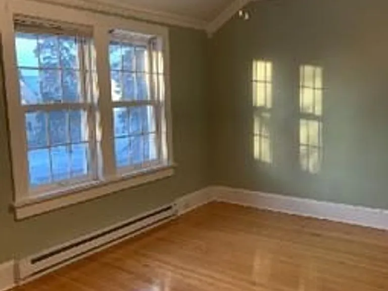 225 W Kent Rd — Photo 9