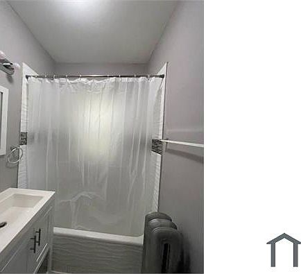 3rd image of 8058 S Marshfield Ave APT 2