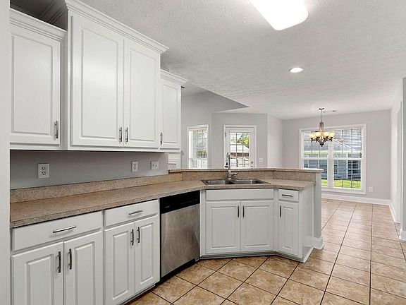 5th image of 213 Cove Creek Dr