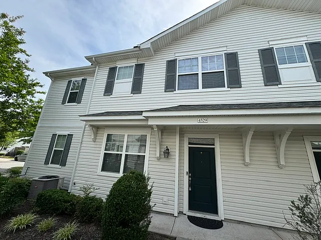 4529 Turnworth Arch #1 — Photo 3