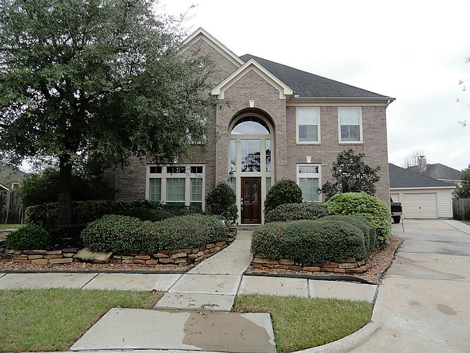 1st image of 15318 Woodlawn Manor Ct