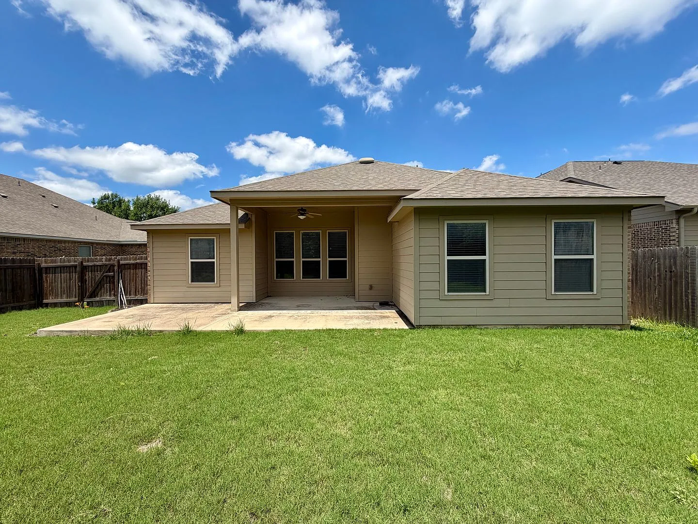 Beautiful 3BR/2BA Home with 3-Car Garage in Leander, TX — Photo 4