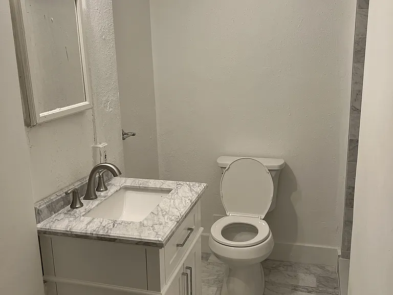 119 N Hamilton St #4 — Photo 2
