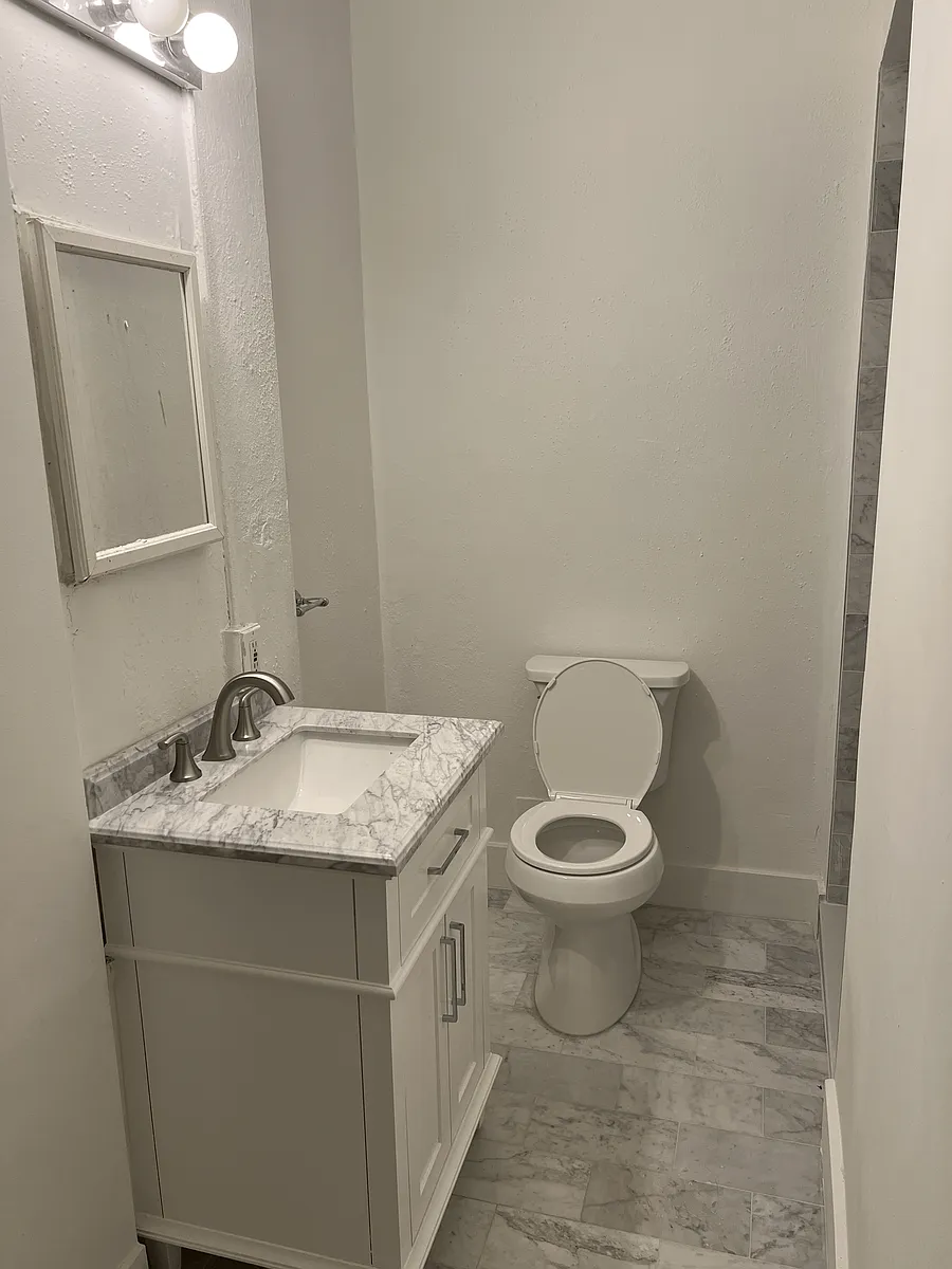 Building Photo - 119 N Hamilton St #4