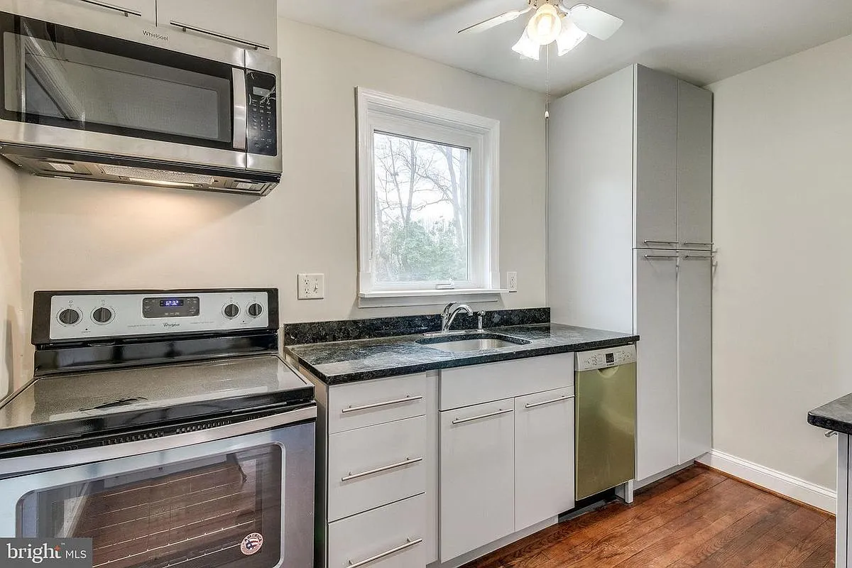 3 bed, 2.0 bath, 1616 sqft, $4,000 — Photo 4