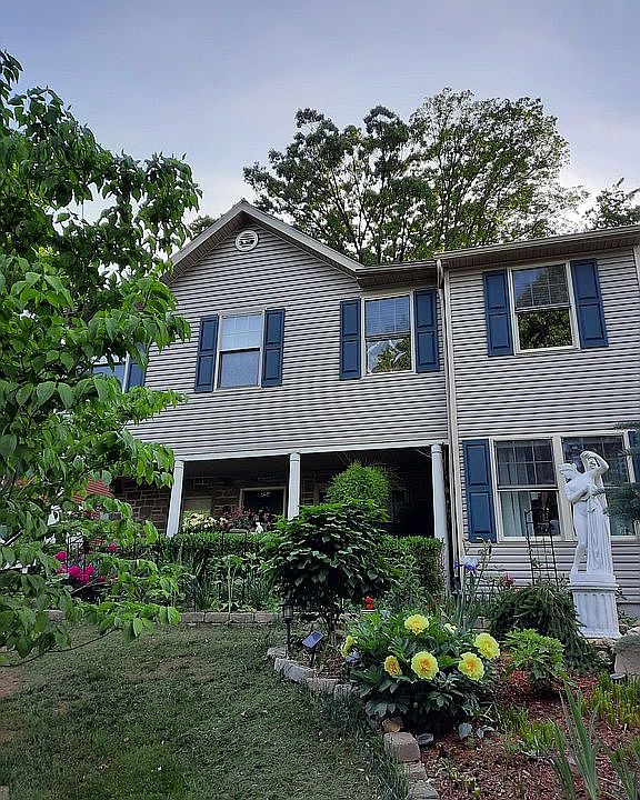 2nd image of 754 Wright St