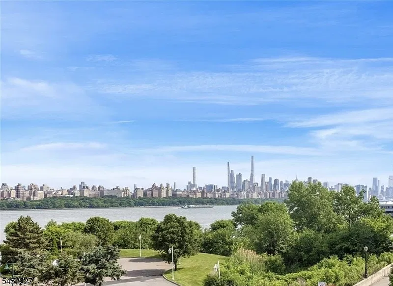 2 bed, 1500 sqft, $4,350 — Photo 2