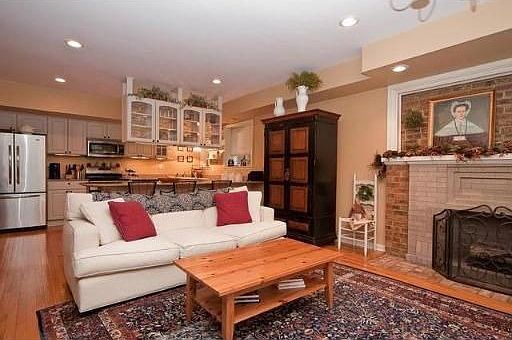 4th image of 5046 N Wolcott Ave