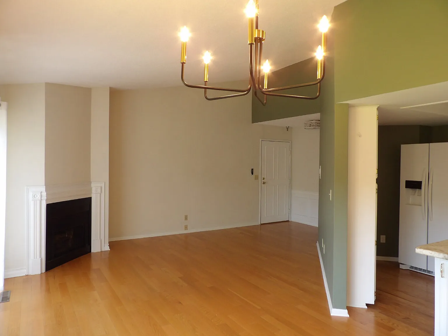 2 bed, 2.0 bath, 1060 sqft, $1,900 — Photo 3