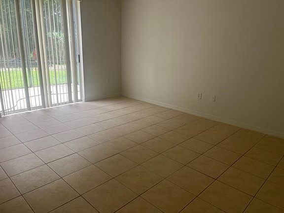 4th image of 2125 The Oaks Blvd
