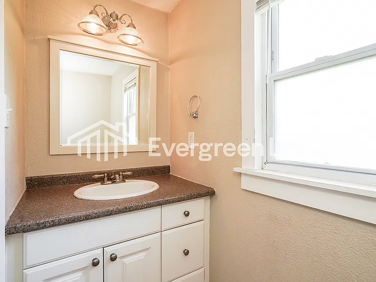 821 S 56th St — Photo 14