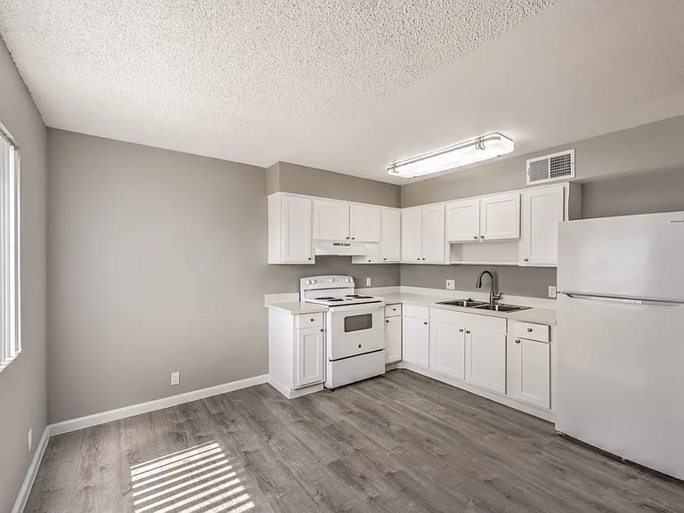 515 S 13th St #B02 — Photo 3