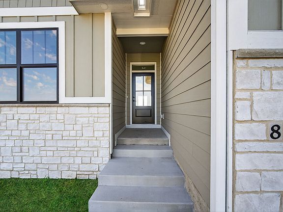 3rd image of 847 SW Cattail Rd