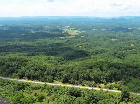 209 Bluffs On The Potomac, Fort Ashby, WV 26719